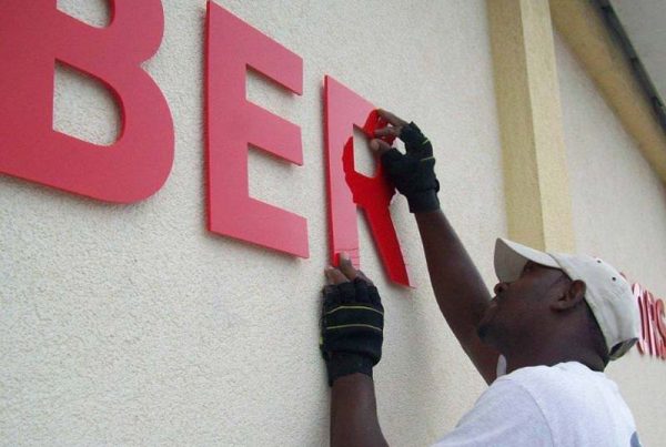 signs installations